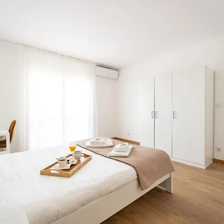 Feliciano Ramos 3 - T4 Familiar Perto Do Centro Da - アパート