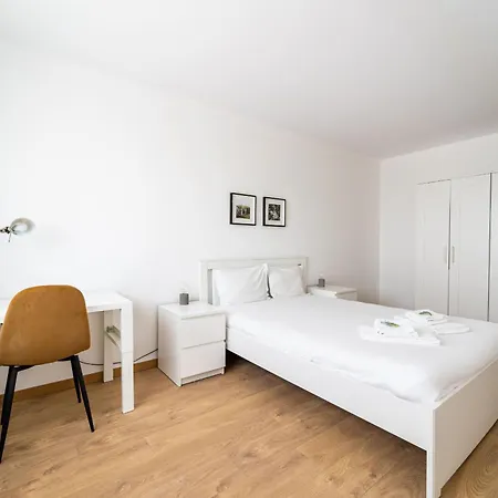 Feliciano Ramos 3 - T4 Familiar Perto Do Centro Da - Appartement *