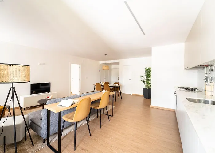 Feliciano Ramos 3 - T4 Familiar Perto Do Centro Da - Διαμέρισμα *